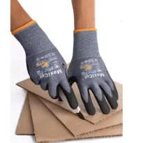12 pares de guantes de trabajo ATG MaxiCut Ultra 52-3745 recubiertos de nitrilo compatibles con pantalla táctil